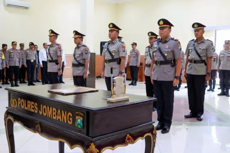 Empat Pejabat Utama Polres Jombang Berganti, Ini Daftarnya - Radar Jombang