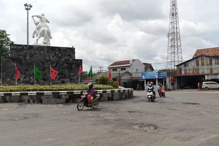 Jalan Di Purwodadi Tambah Remuk Usai Diterjang Banjir, Begini Kata ...