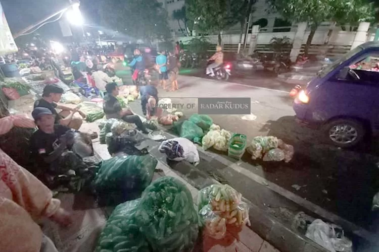 Bandel Ini Alasan Pedagang Sayur Di Pasar Bitingan Kudus Belum Mau