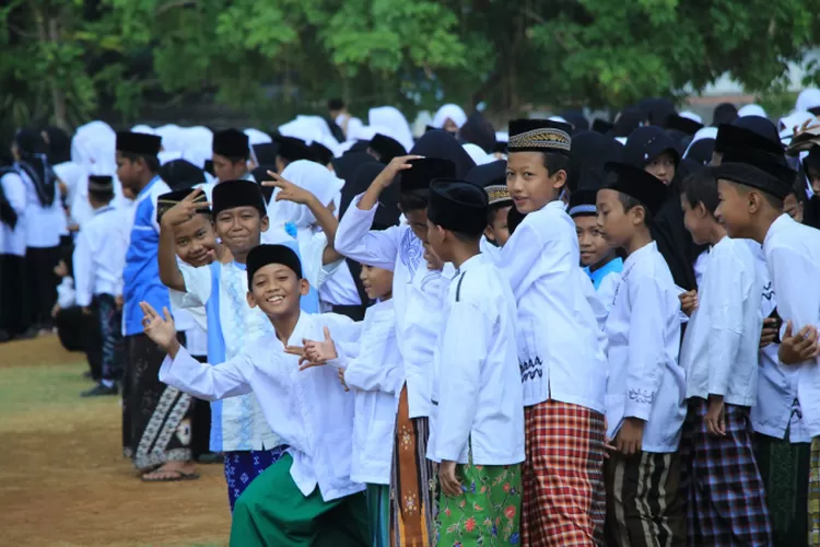 Soal Penggunaan Baju Adat untuk Siswa dan Guru di Rembang, Dinas