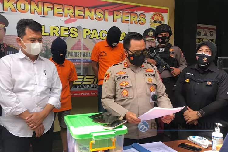 Korupsi Dana Desa, Mantan Kades Worawari Pacitan Ditahan - Radar Madiun