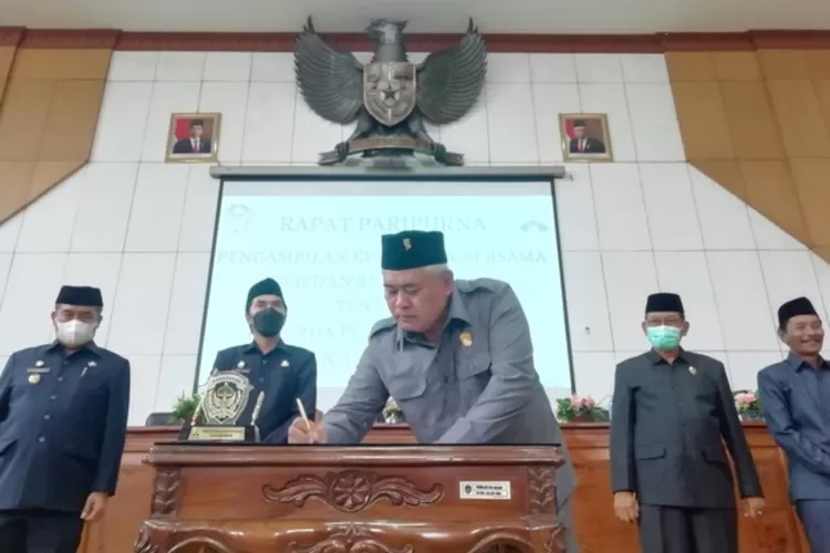 Legislatif-Eksekutif Sepakati P-APBD 2022 Kabupaten Madiun - Radar Madiun