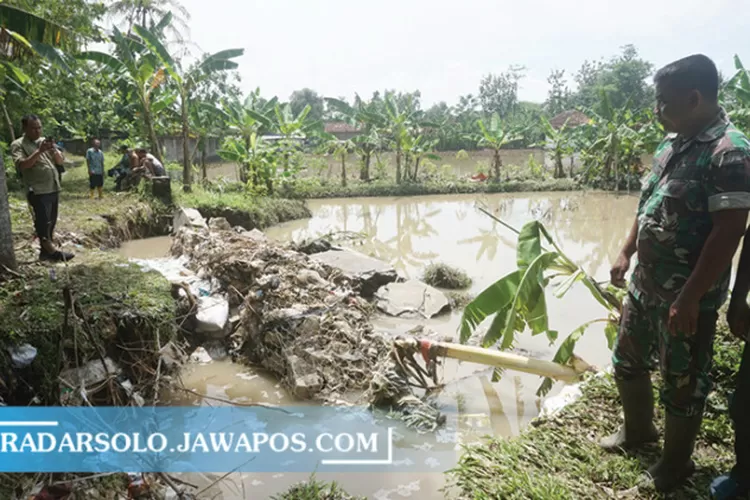 Parapet Tanggul Sungai Dengkeng Jebol 10 Hektar Lahan Pertanian ...