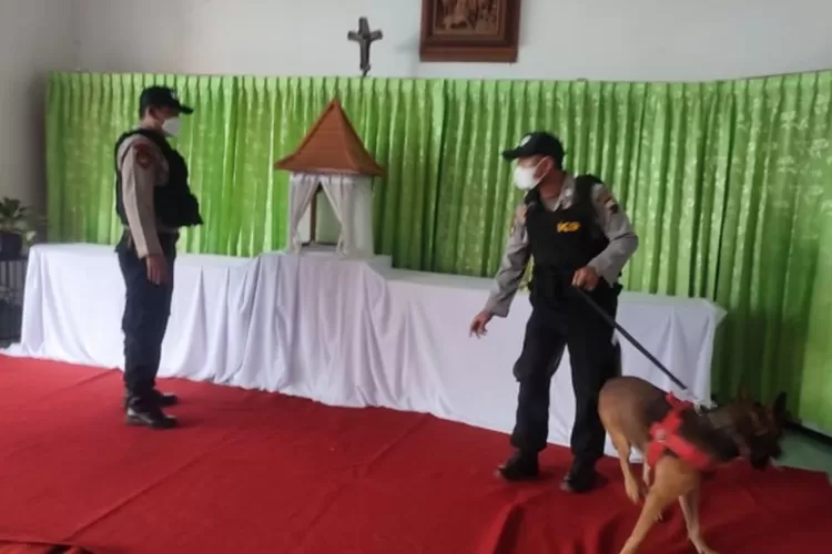 Paskah Di Bulan Ramadan, Polisi Sterilisasi Sejumlah Gereja Di Sragen ...