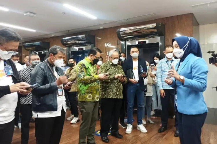 Lanjutkan Transformasi Digital, Bank Mandiri Luncurkan 241 Smart Branch ...