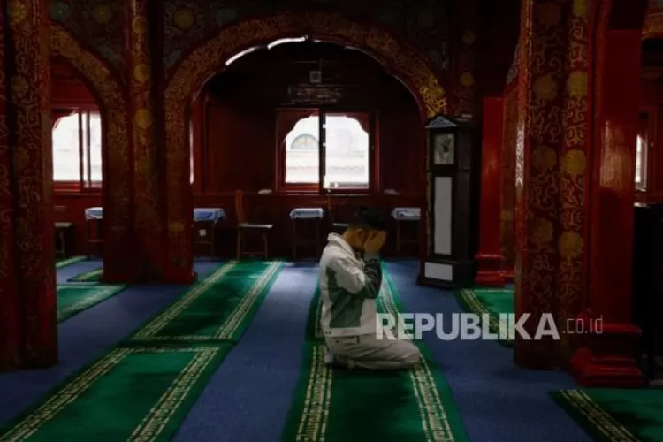 Bacaan Niat Sholat Subuh 2 Rakaat Sendiri, Makmum, Dan Imam - Magenta