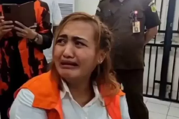 Kasus Makan Babi Baca Bismillah, Lina Mukherjee Divonis 2 Tahun Penjara ...