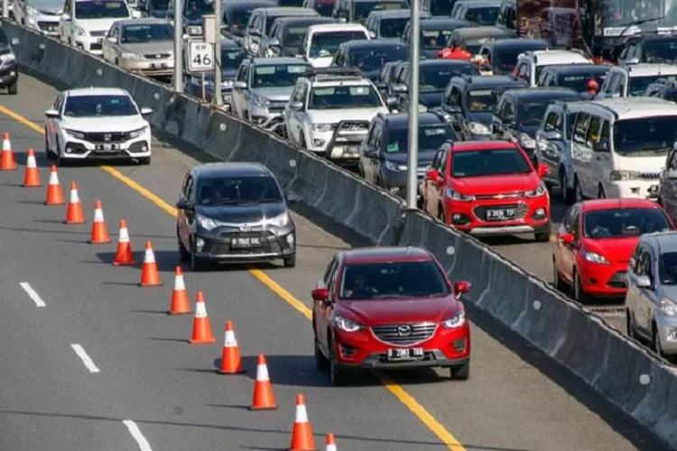 Polisi Siapkan Contraflow Di Tol Japek Saat Libur Panjang - Sinar Jabar