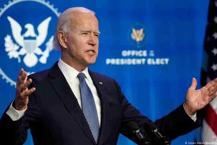 Hari Pertama Jadi Presiden, Joe Biden Cabut Larangan Masuk Negara ...