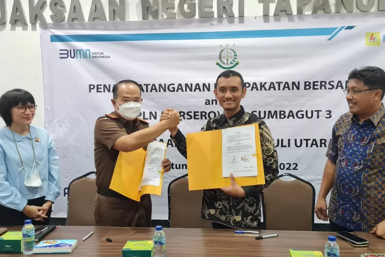 PLN UPP Sumbagut 3 Dan Kejari Taput Tandatangani MoU LO Dan LA - Sumut Pos