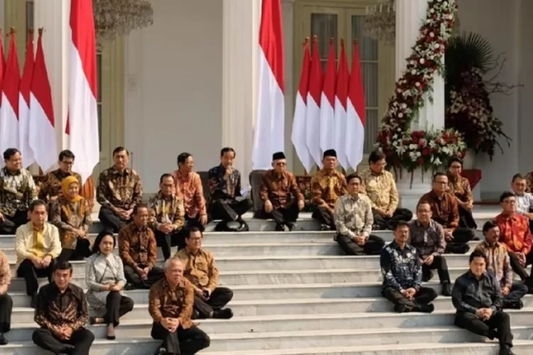 Presiden Jokowi mengumumkan para Menteri di Kabinet Indonesia Maju. (detik)