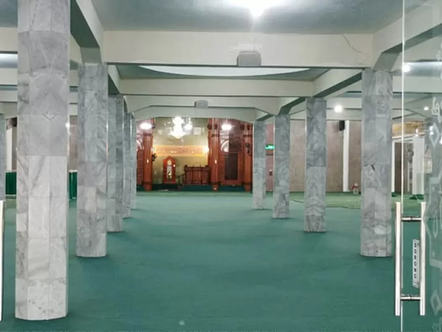 Bagian dalam Masjid Al Furqon, Bandarlampung..