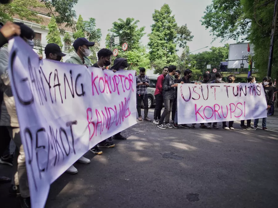 Aksi Unjuk Rasa Mahasiswa Di Depan Balai Kota Bandung