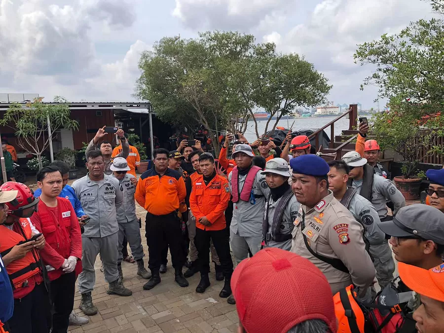 Bakamla Ri Evakuasi Pemancing Yang Tenggelam Di Pelabuhan Muara Baru Jakarta