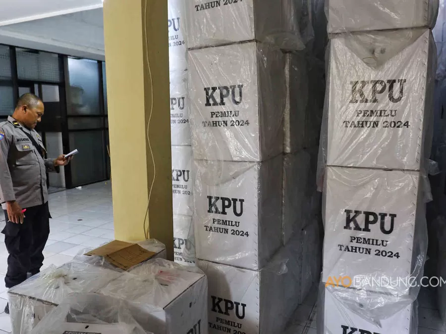 Pengumpulan Logistik Hasil Pemilu 2024 Di Desa Padalarang