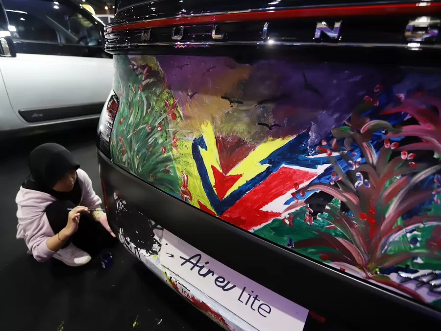 Mobil Listrik Wuling Air Ev Jadi Grafiti Berjalan