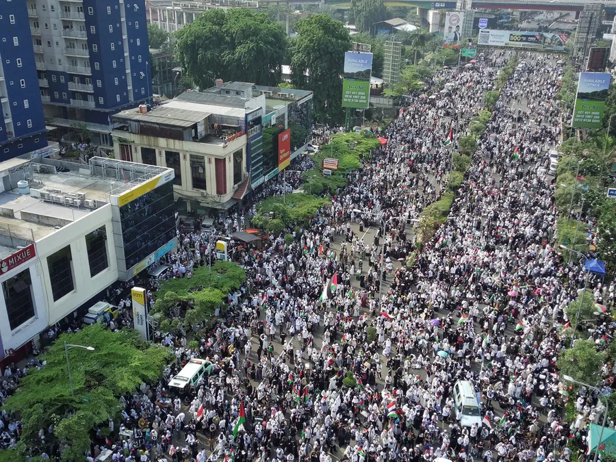 Ribuan Massa Gelar Aksi Bela Palestina Di Bekasi