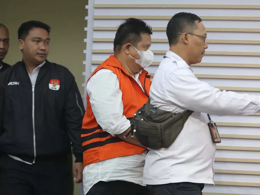 KPK Tahan Bupati Muna Tersangka Kasus Suap Dana PEN