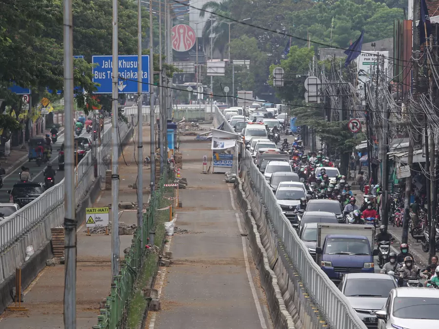 Pembangunan LRT Jakarta Fase 1B