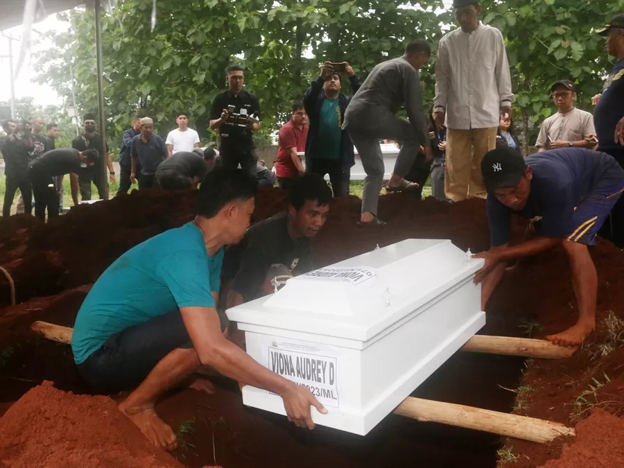 Pemakaman 4 Anak Korban Pembunuhan Ayah Kandung Di Jagakarsa