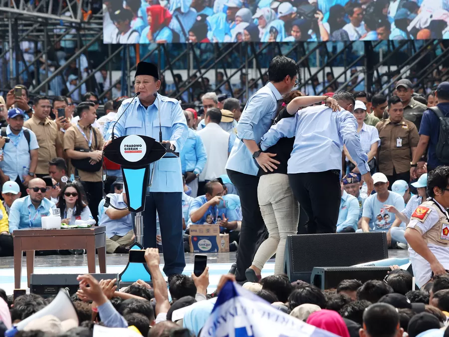 Sejumlah Pendukung Pingsan Saat Kampanye Akbar Prabowo Gibran Di Gbk 2718