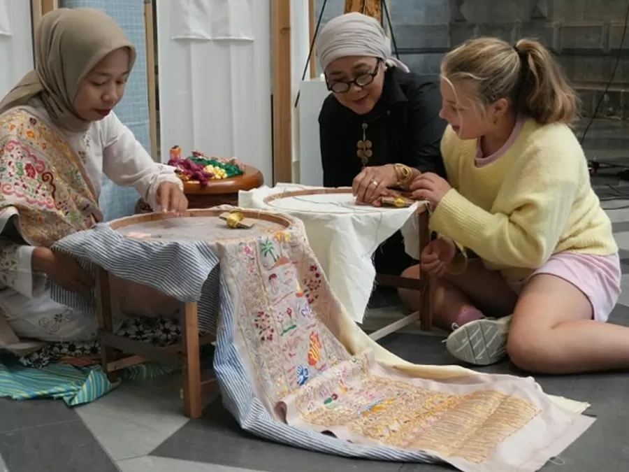 Sulam Kapalo Samek saat ditampilkan di Indonesia Creative Week Belgium (ICWB) 2026 yang berlangsung 