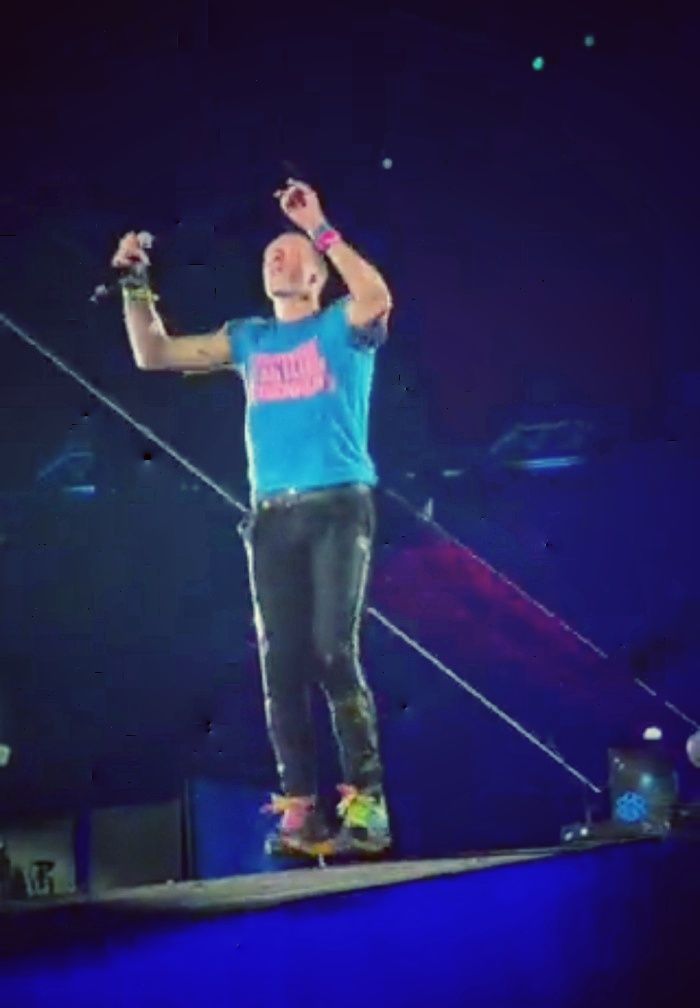 Coldplay di Indonesia: Chris Martin Menolak Kibarkan Bendera Pelangi