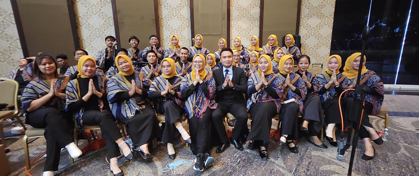 Paduan Suara Harmony Buana Perjuangan Tampil Memukau Di Acara Wisuda ...