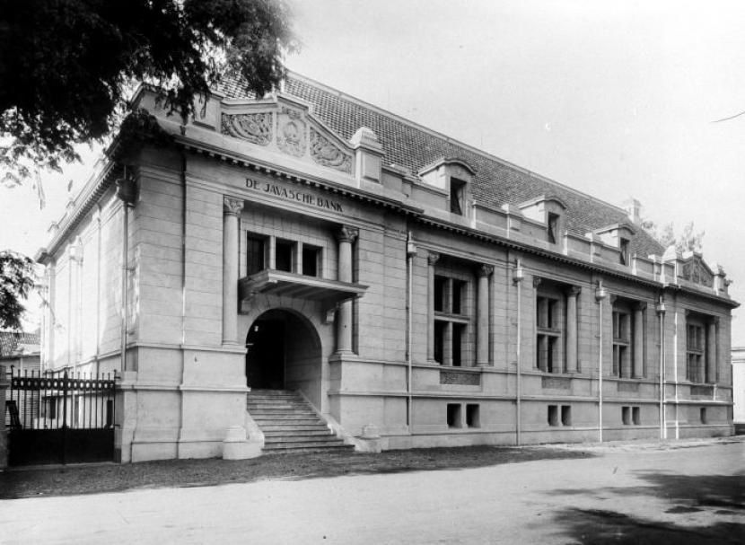 Kantor De Javasche Bank di Kota Tua atau Batavia yang menjadi cikal bakal Bank Indonesia. Gedung ini kini menjadi Museum Bank Mandiri.