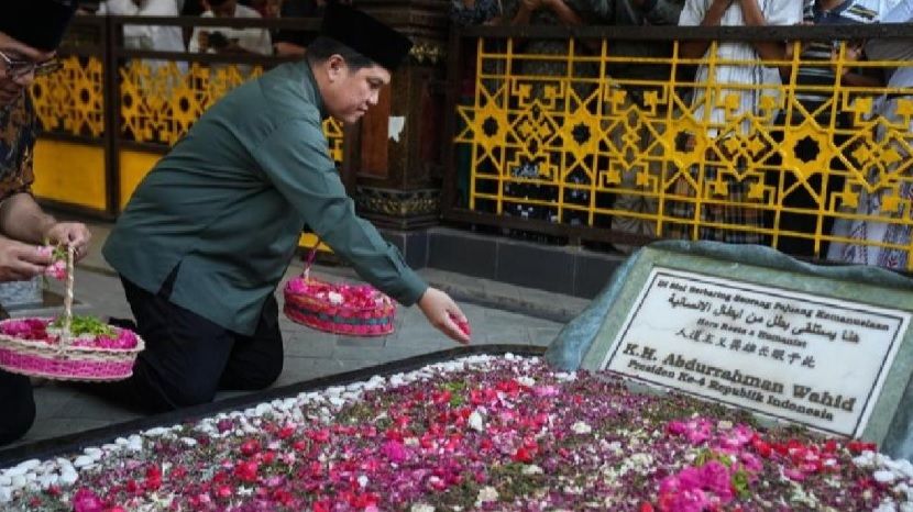 Makam Gus Dur. Menteri BUMN Erick Thohir menziarahi makam Gus Dur.