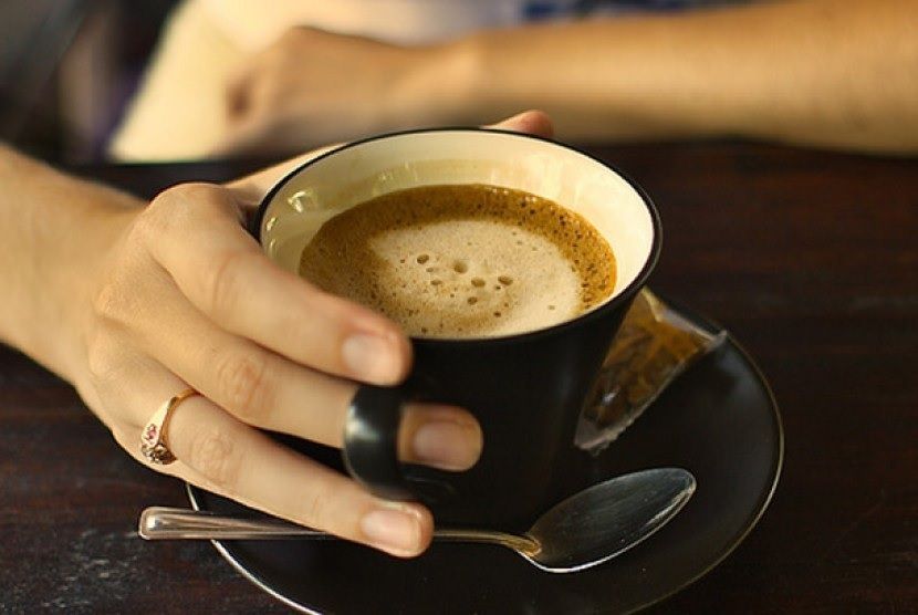 Minum dua sampai tiga cangkir kopi setiap hari meningkatkan kesehatan jantung dan bikin awet muda.