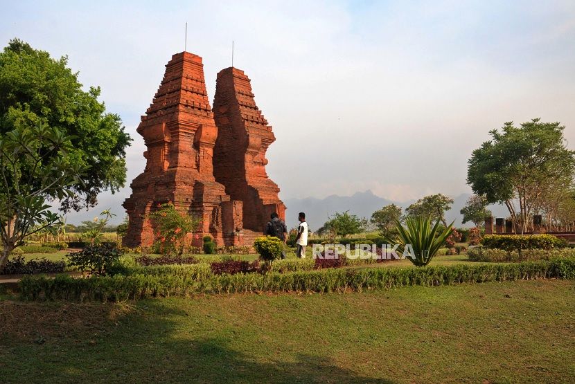 Trowulan Majapahit - Candi Wringin Lawang.