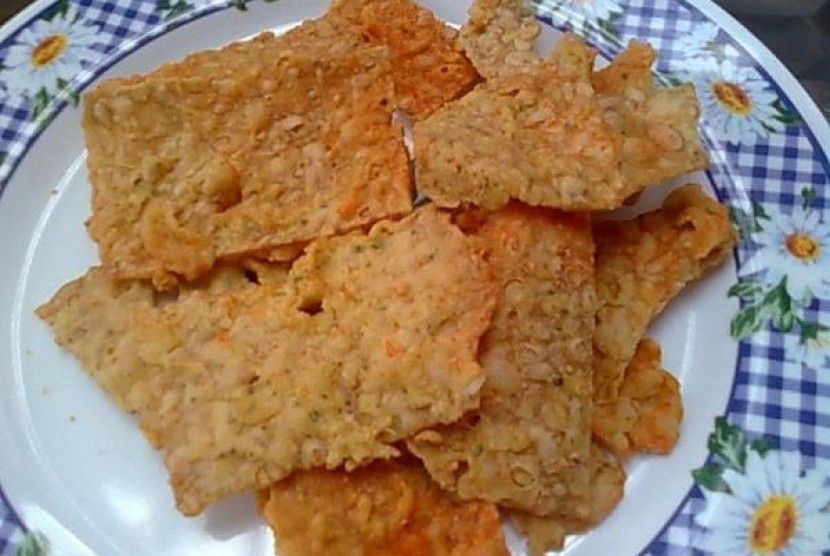 Tempe goreng tepung.