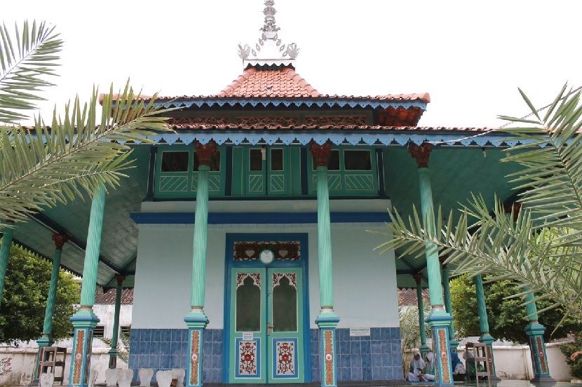 Masjid Ki Ageng Selo yang letaknya di dekat makam leluhur raja-raja Jawa, Ki Ageng Selo, menjadi salah satu bangunan cagar budaya di Grobogan.