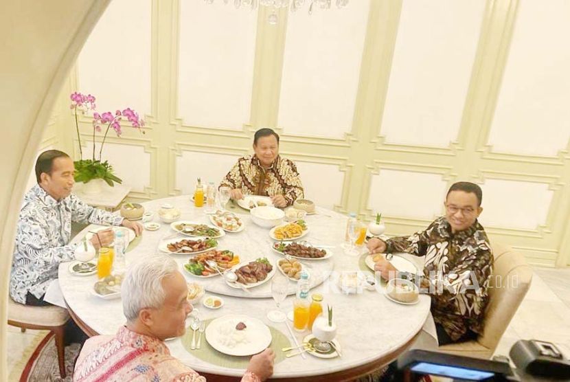 Presiden Jokowi menjamu tiga capres, Anies Baswedan, Prabowo Subianto, dan Ganjar Pranowo di Istana Negara, Senin (30/10/2023). Salah satu makanan dalam jamuan tersebut adalah soto ayam lamongan.