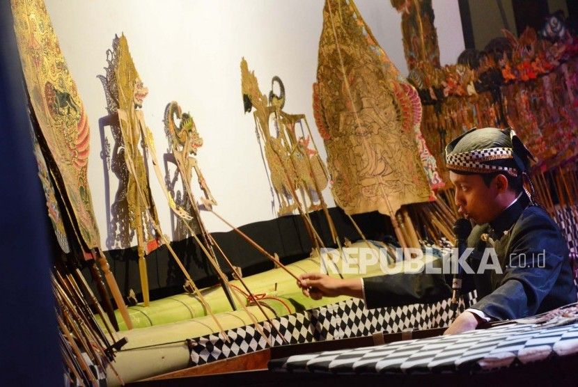 Gunungan Wayang. Wayang merupakan warisan budaya Indonesia