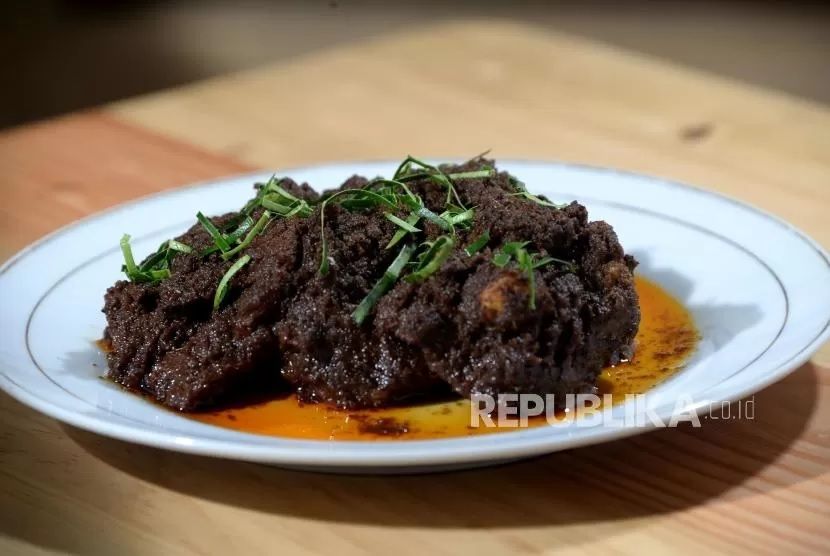 Rendang, salah satu menu jagoan nasi padang.