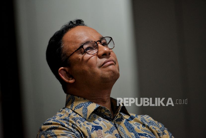 Capres nomor urut 1 Anies Baswedan.  Pakar hukum tata negara, Dr Refly Harun bercanda jika Anies Baswedan tidak bisa jadi Presiden karena bukan orang asli Indonesia.