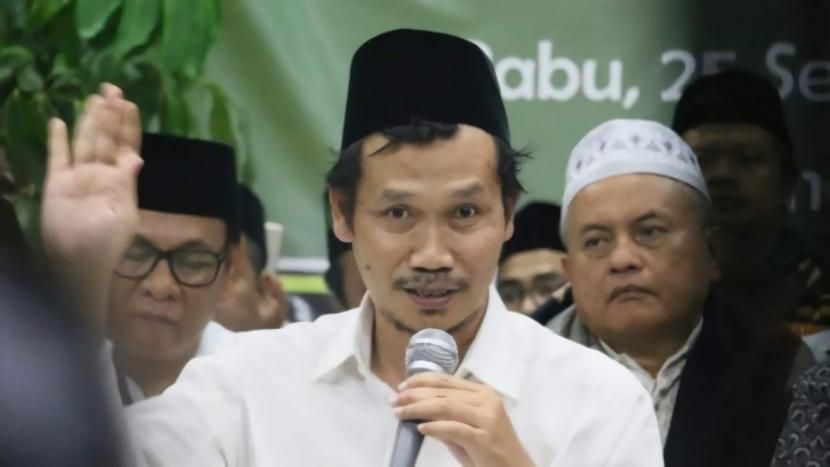 Gus Baha. Gus Baha menjelaskan sejarah perintah seorang Muslim memakai jilbab dalam ajaran Islam. 