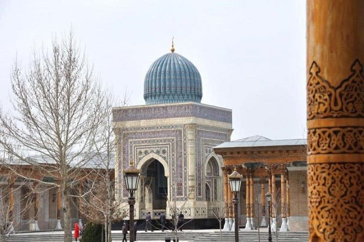 Masjid Biru dan Makam Imam Bukhari di Uzbekistan.