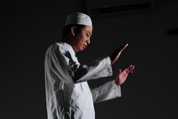 sholat ilustrasi.