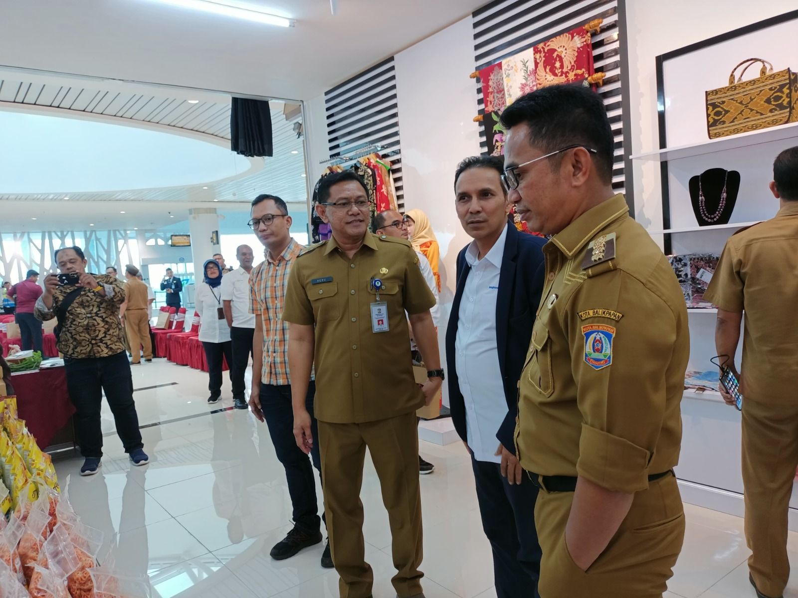 Gerai Dekranasda Dan UMKM Center Hadir Di Bandara SAMS Sepinggan ...