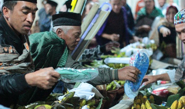 Melihat Tradisi Nyewu Warga Muslim Tengger Di Lereng Gunung Bromo ...