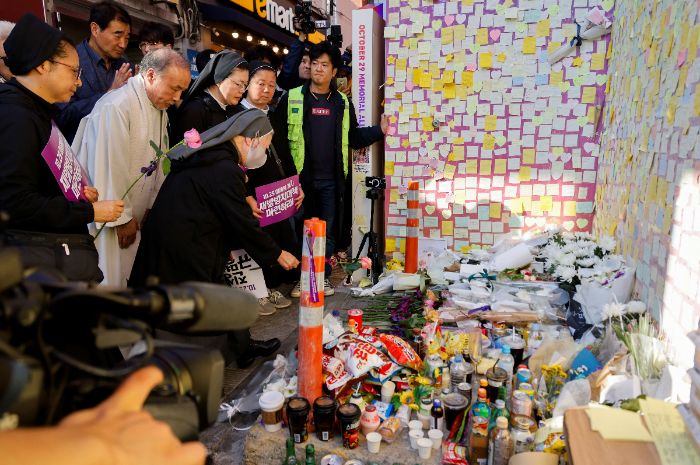 Kilas Balik Tragedi Itaewon Ratusan Orang Tewas Terinjak Injak Dan Hilang Akibat Kerumunan