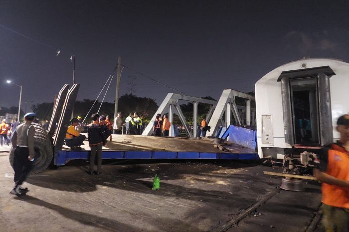 Fakta Fakta Menegangkan Tabrakan Ka Brantas Vs Truk Di Semarang Terjadi Saat Malam Satu Suro