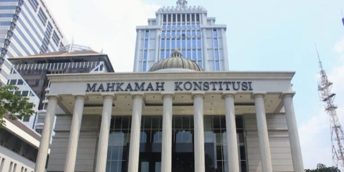 Menakar Kekuatan Hukum Putusan MK