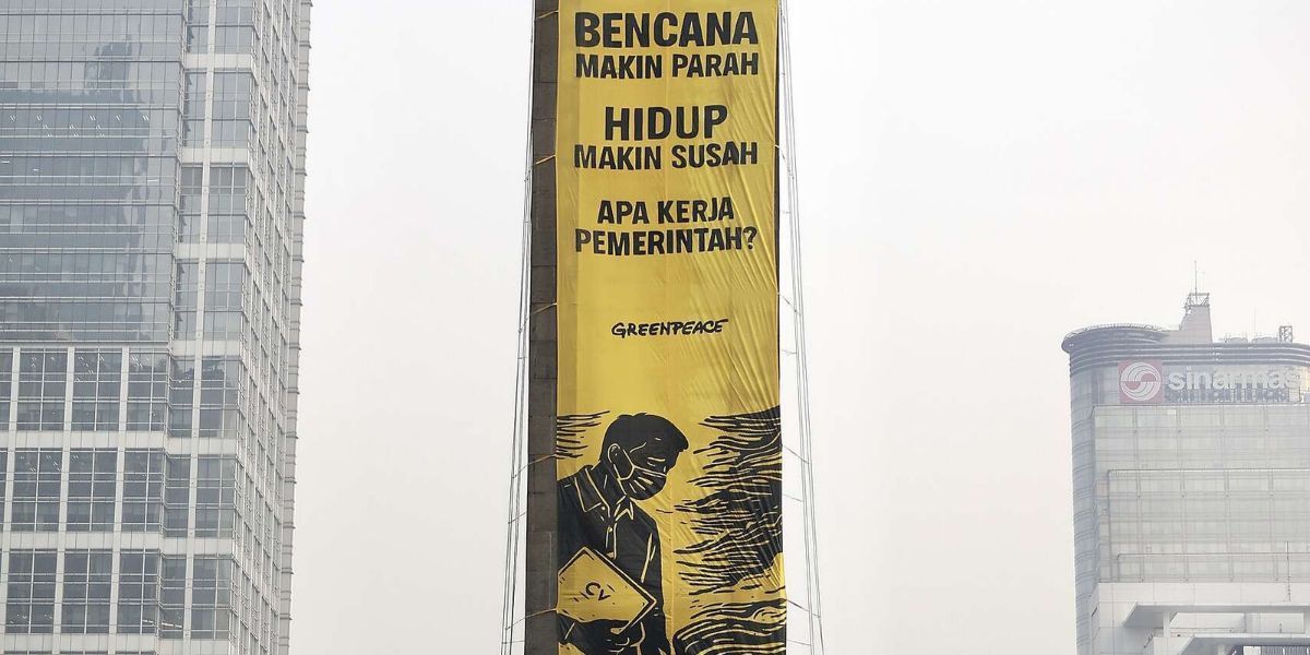 Aktivis Greenpeace yang Panjat Monumen Bundaran HI Dibawa ke Polda Metro Jaya