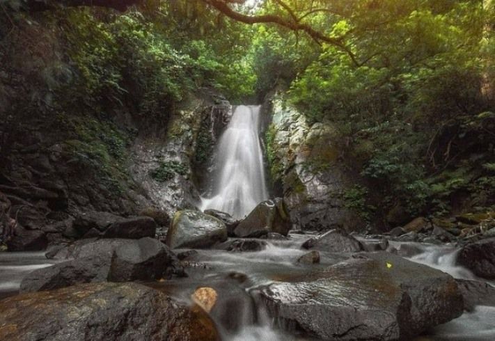 5 Pesona Air Terjun Dan Danau Di Tawangmangu, Rekomendasi Liburan Tahun ...