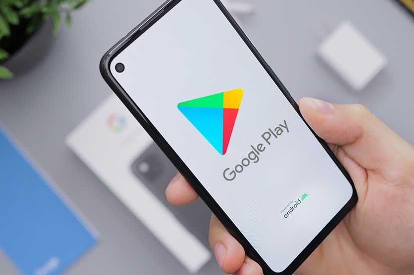 Logo Google Play Store di smartphone.