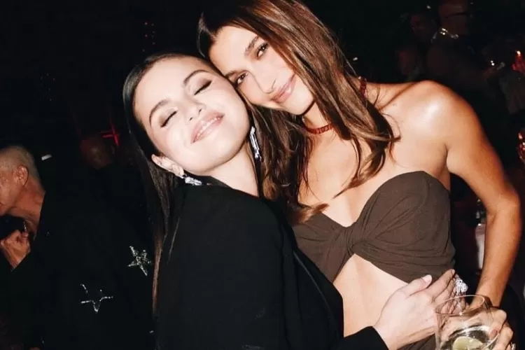 Selena Gomez Dan Hailey Bieber Bungkam Fans Dengan Foto Bareng Auto